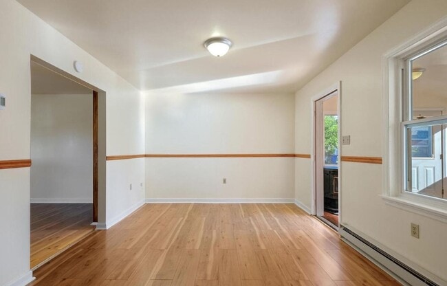 Building Photo - Charming Single Family for Lease