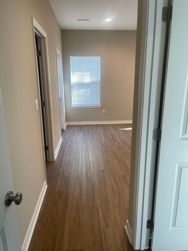 Foto del edificio - BRAND NEW - 3-Bedroom/2-Bath Beautiful Hom...