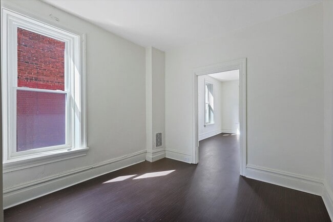 Building Photo - 437 S 14th St