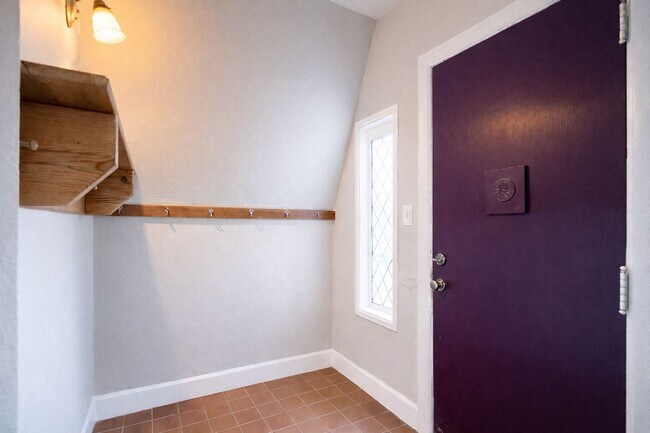 Photo - 309 W McLoughlin Blvd House