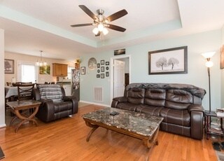 Foto del edificio - 220 Woodmaker Ct