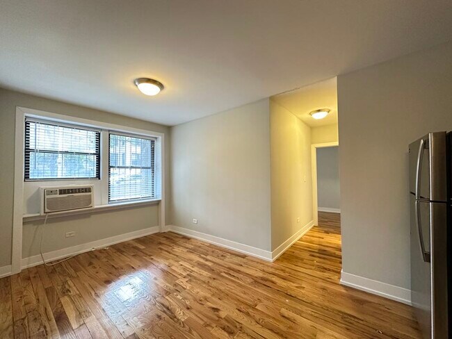 Foto del edificio - 562 W Arlington Pl