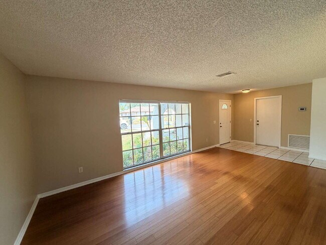 Foto del edificio - PRIVATE POOL HOME | 3 BED / 2 BATH | FENCED YARD | GARAGE | PET FRIENDLY