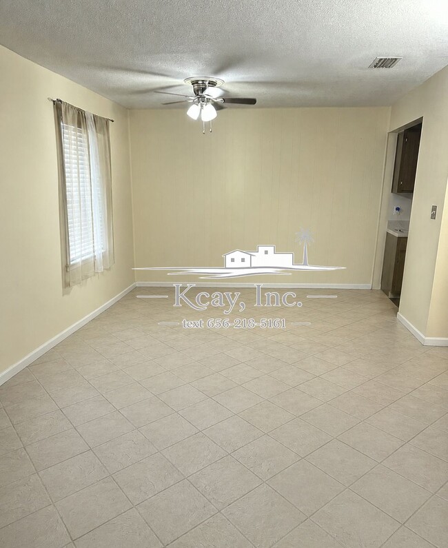 Building Photo - 101 Pompano Dr SE