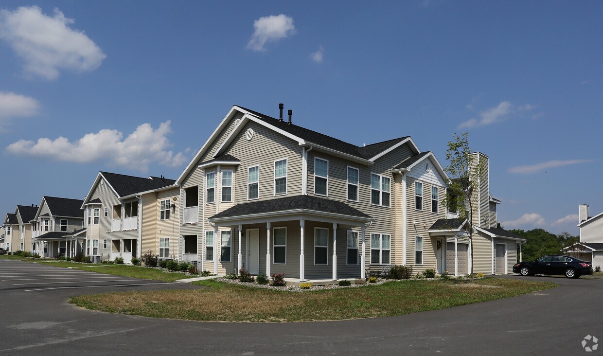 The Ridge at Duncan Meadows 6H Ridgeway Ln Apartments Brunswick, NY