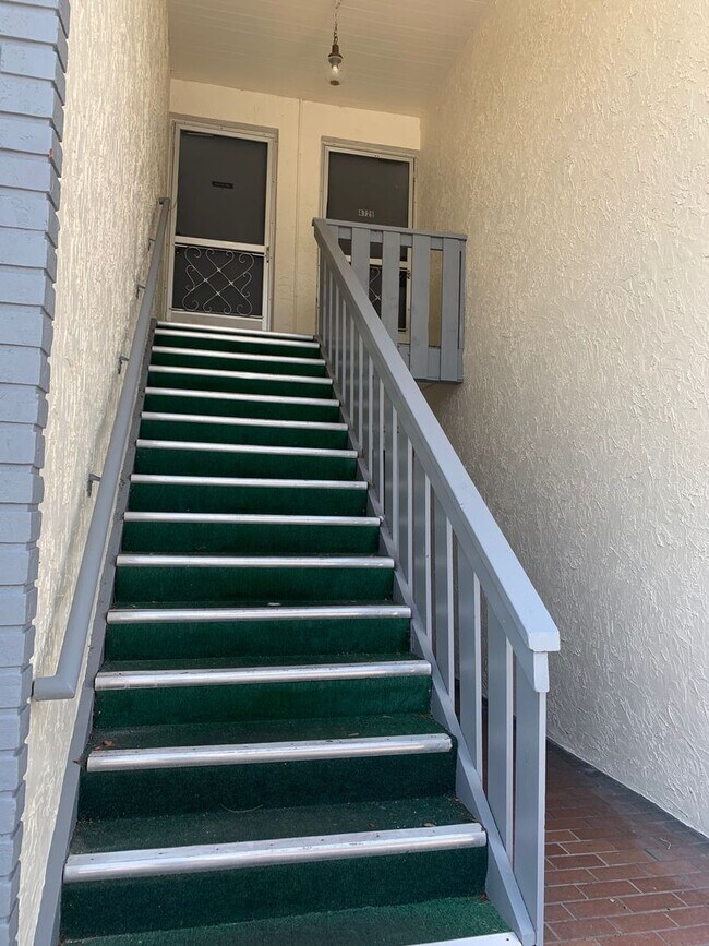 Building Photo - Nice 2/2 Condo in Great Location in St. Cloud