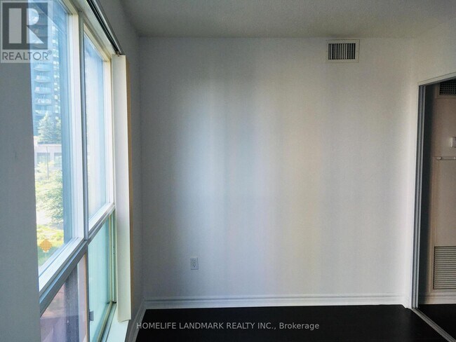 Photo du bâtiment - 7-507 Lorraine Dr