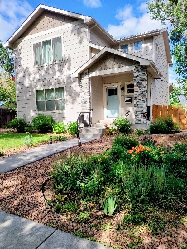 Primary Photo - 208 Custer Ave