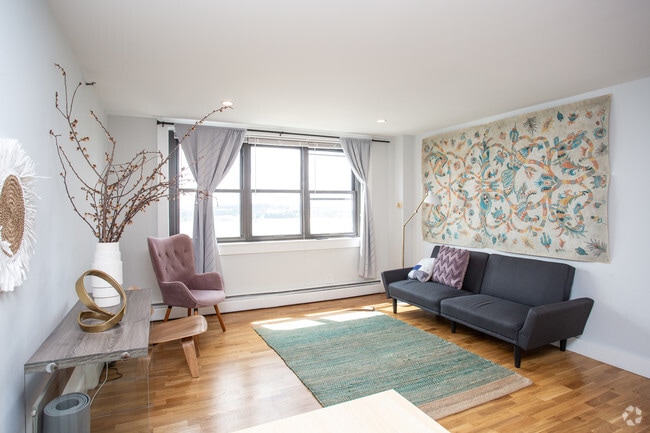 Interior Photo - 1410 Columbia