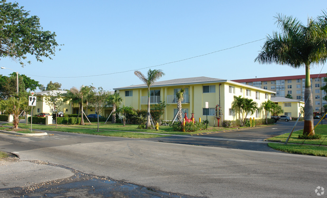 Primary Photo - Park East Apartments