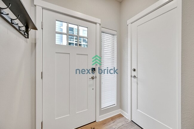Foto del edificio - 2 BED & 2.5 BATH TOWNHOUSE FOR RENT