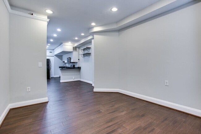 Building Photo - Amazing Two-Bedroom Rowhome Between H Stre...