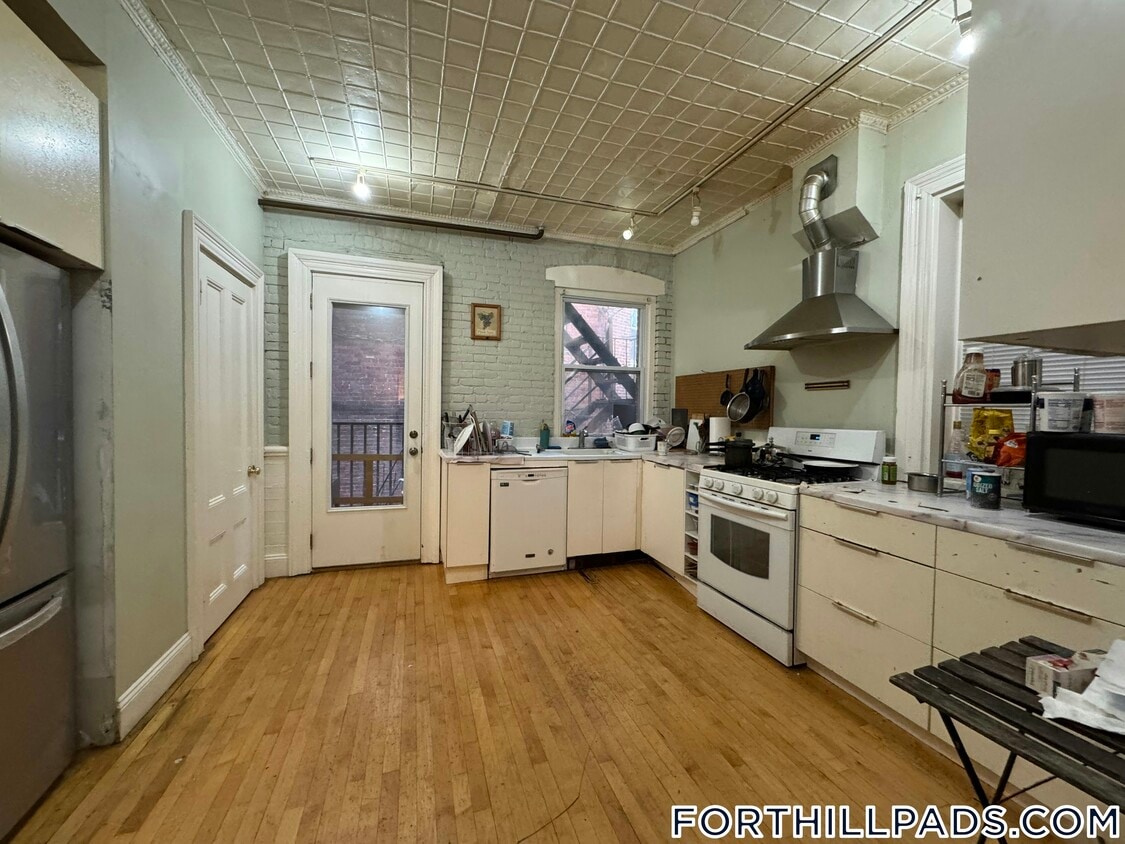 Primary Photo - 3 Highland St