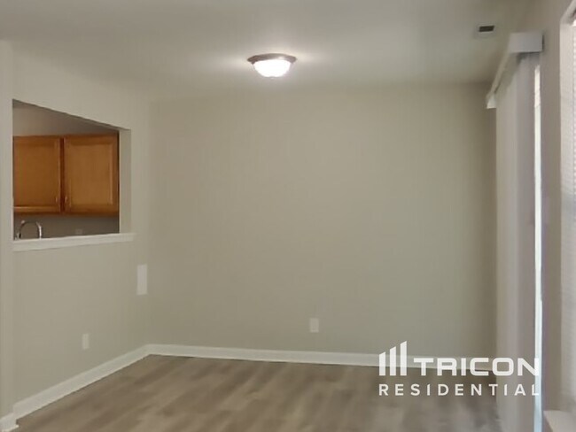 Building Photo - 5962 Redcliff N Ln