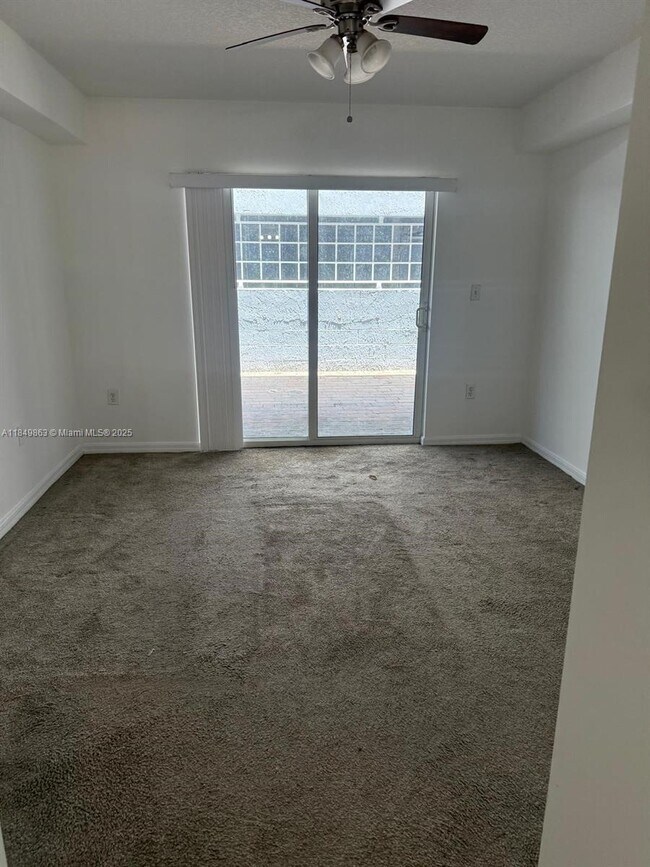 Foto del edificio - 2415 NW 16th St Rd