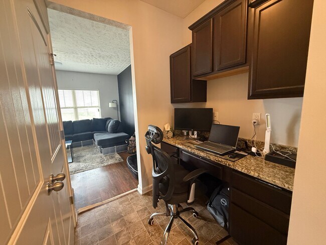 Foto del edificio - 1567 Sprucedale Dr