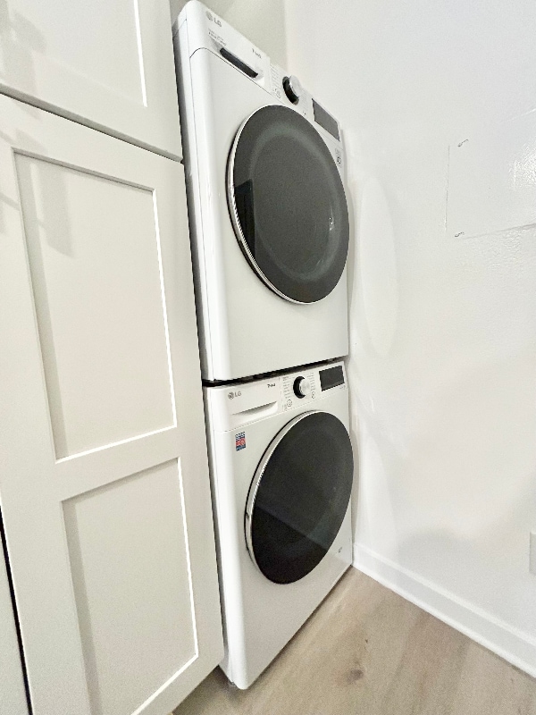 Building Photo - 1849 S Bentley Ave