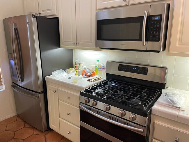 Foto del edificio - 260 Caldecott Ln