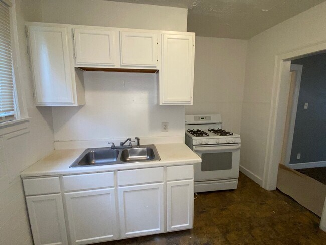 Building Photo - Waverly 3831