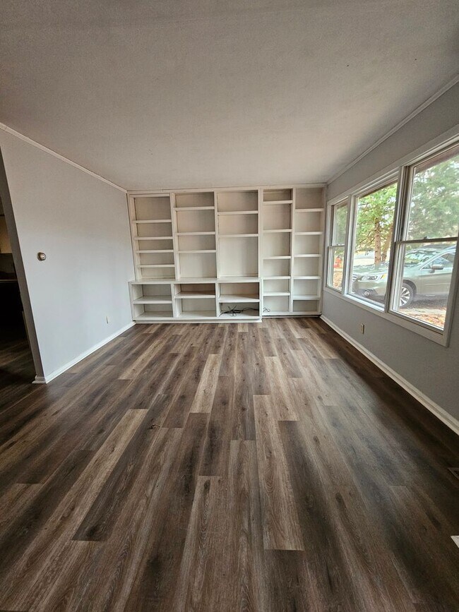 Foto del edificio - 3 Bd - 2 Ba near Hessel Park