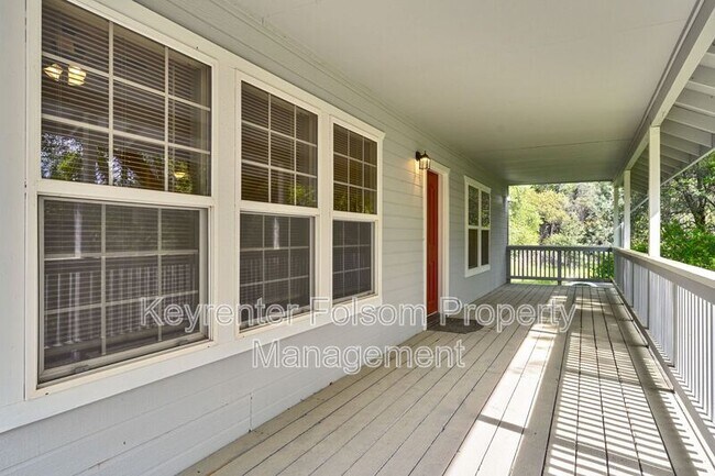 Foto del edificio - 5456 Oak Leaf Cir