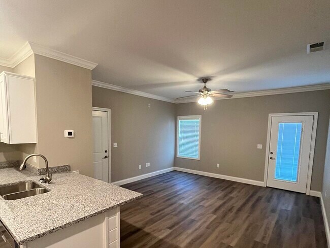 Foto del edificio - 813 Brush Crk St