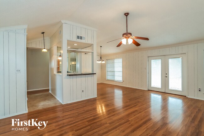Foto del edificio - 613 W Castle Harbour Dr