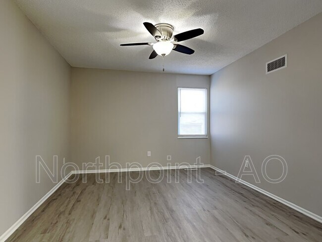 Building Photo - 10330 Smalley Ct