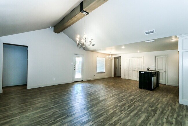 Foto del edificio - First full month's rent free! Luxury Duplexes In Cooper District