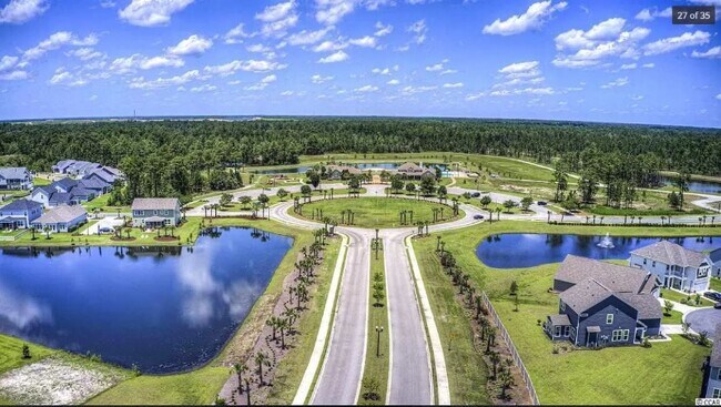 Foto del edificio - 527 Redleaf Rose Dr