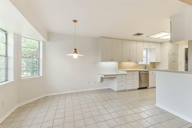 Building Photo - 8419 Stroud Dr