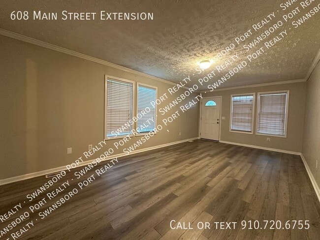 Building Photo - 608 Main St Ext