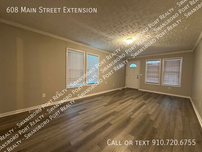 Foto del edificio - 608 Main St Ext