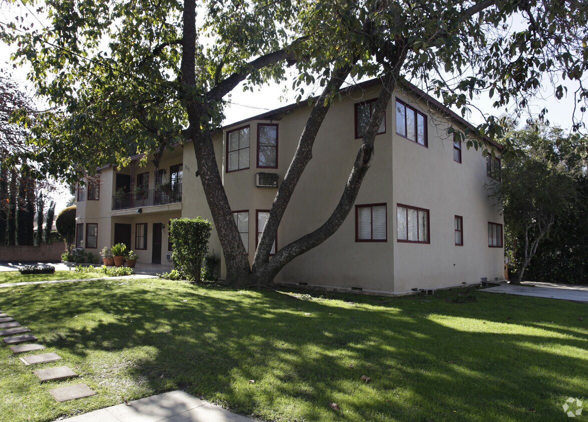 Building Photo - 5951-5955 1/2 Matilija Ave