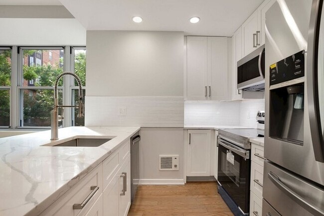 Building Photo - 149 Essex St