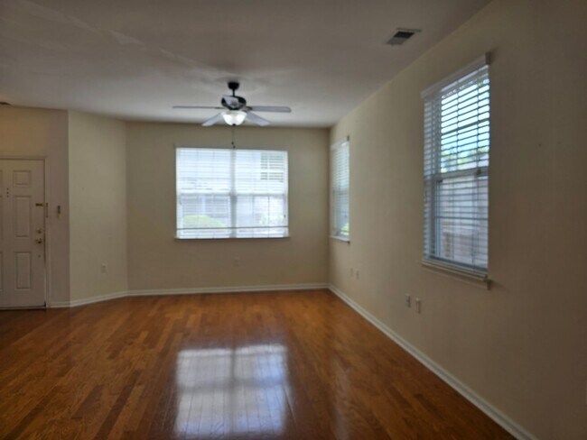 Building Photo - 4424 Duffy Dr