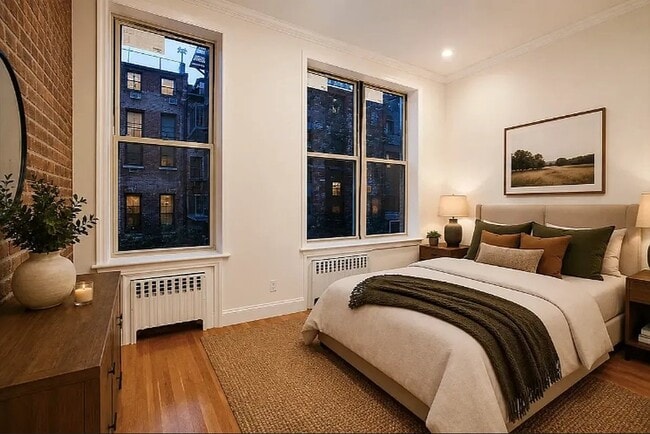 Building Photo - 356 W 21st St