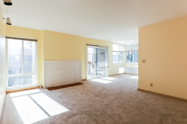 Building Photo - 924 Beach Park Blvd