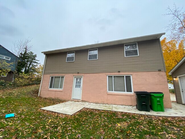 Foto del edificio - 571 Grayton Rd