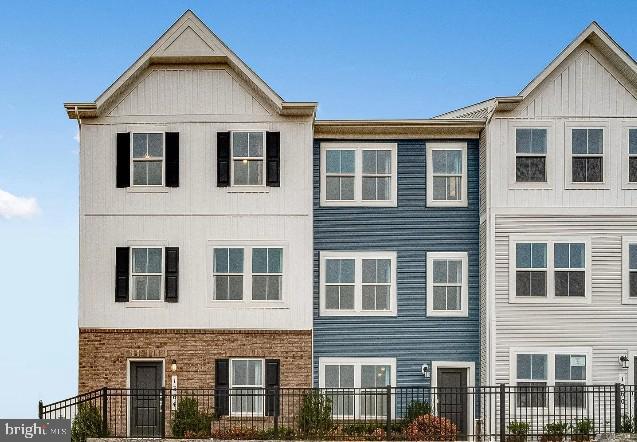 Foto principal - 1327 Cedar Vly Rd