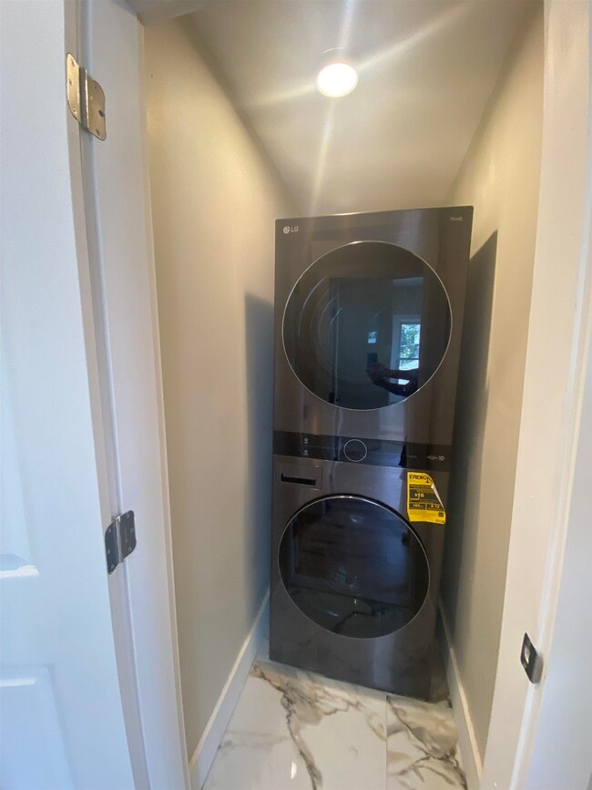 Foto del edificio - 275 AVENUE B Ave