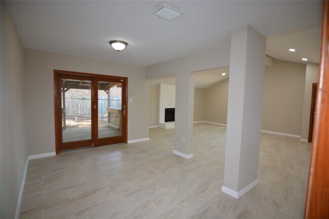 Foto del edificio - 906 Arrow Lake Dr