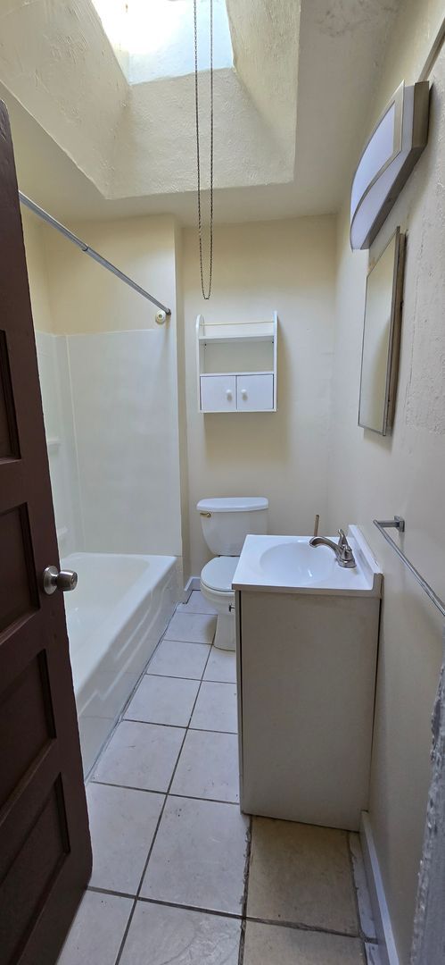Foto del edificio - 3 Bedroom Home for Rent in Oak Lane