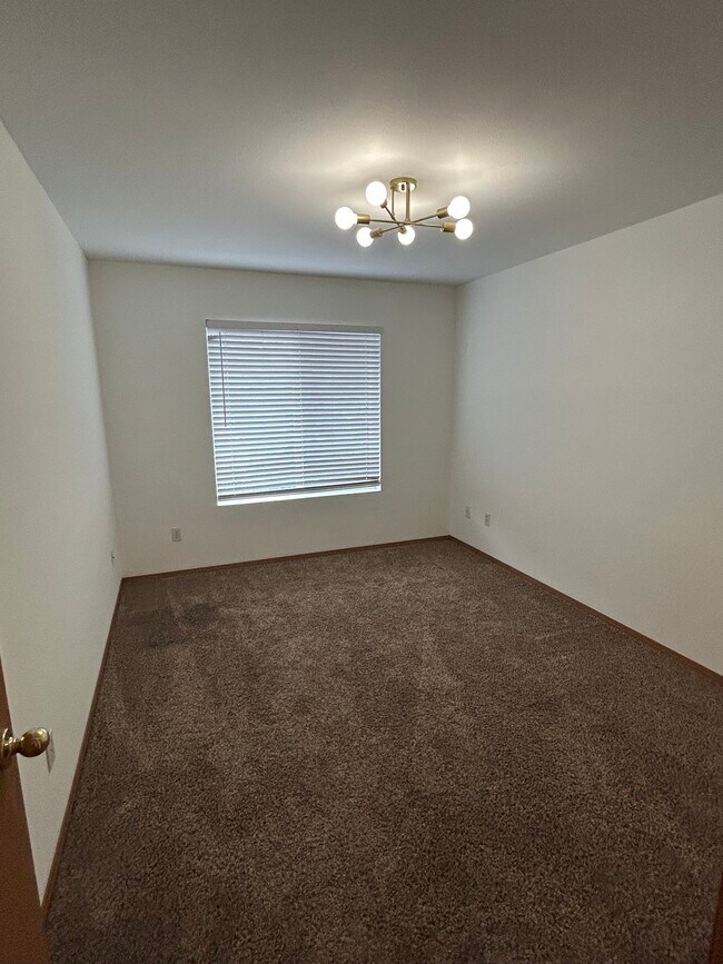 Foto del edificio - 919 College Ln NE