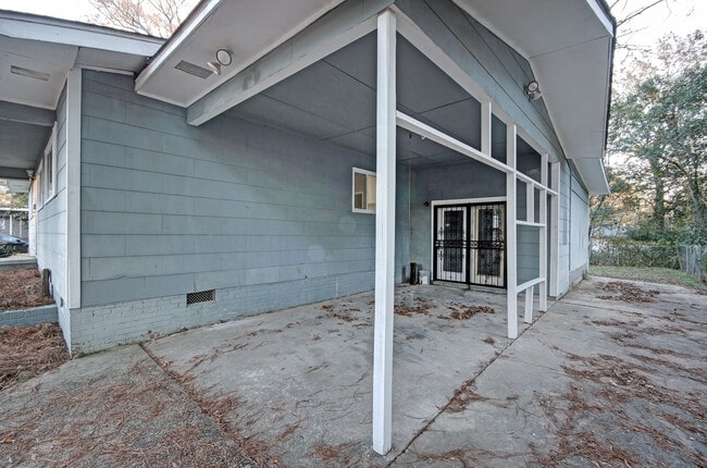 Building Photo - 4240 Azalea Dr