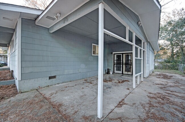 Foto del edificio - 4240 Azalea Dr