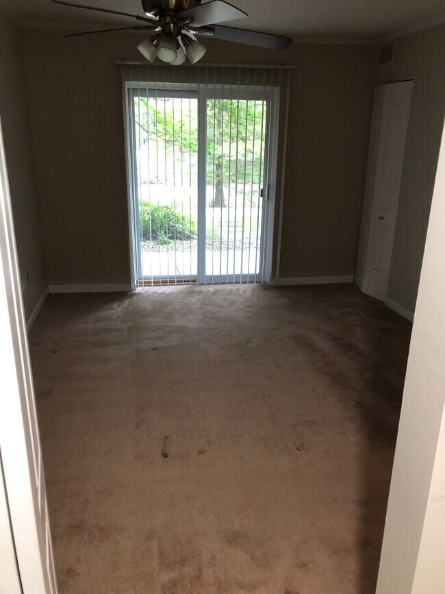 Building Photo - 6102 Knoll Valley Dr