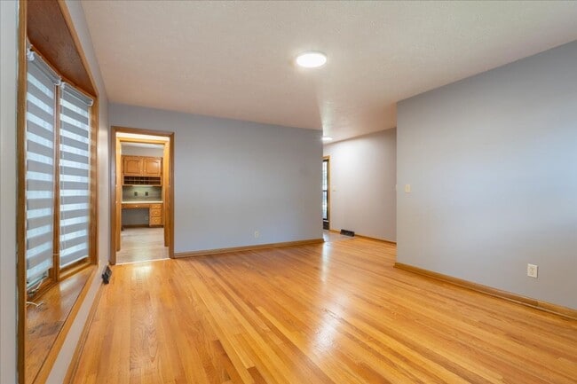 Building Photo - MOVE IN SPECIAL until 7/30/26!
