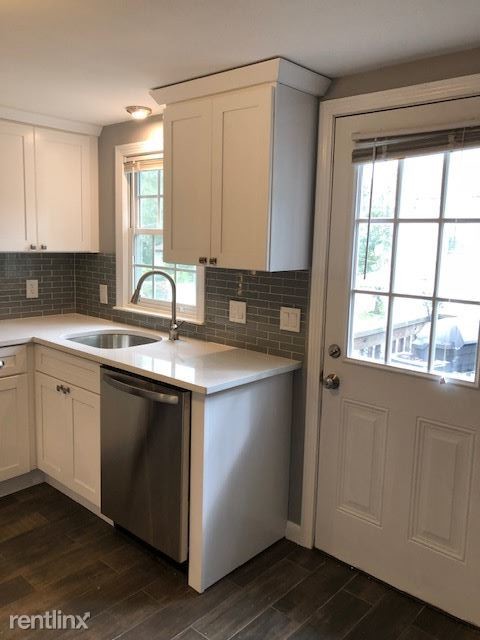 Foto del edificio - 2 br, 1 bath Apartment - 197 Birch St Apt 1