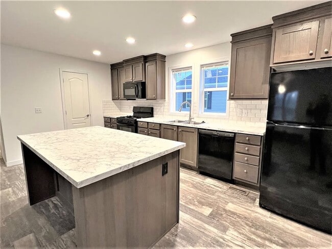 Building Photo - 17082 Coventry Ln